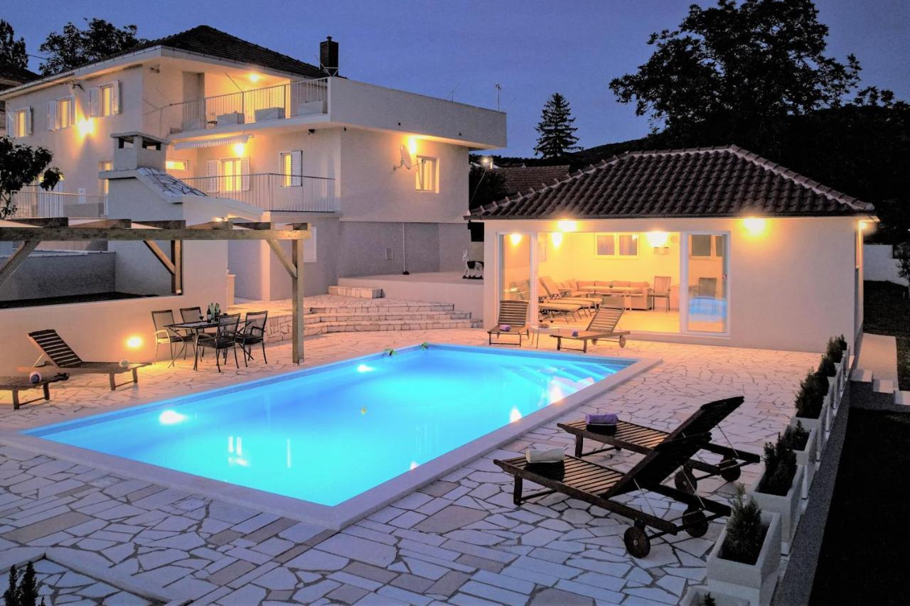 Gorana For 10 With Large Private Pool Вилла